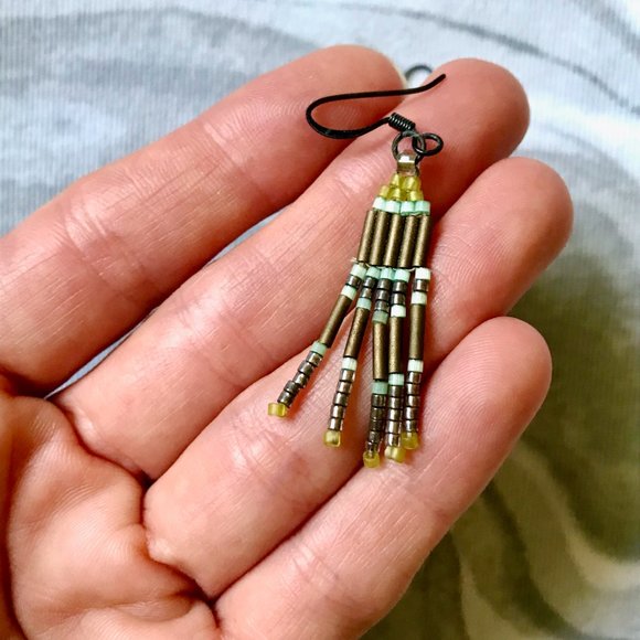 tiny seed bead earrings - Picture 4 of 4